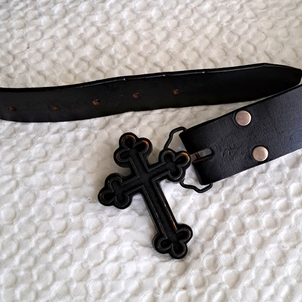 Cross buckle leather belt